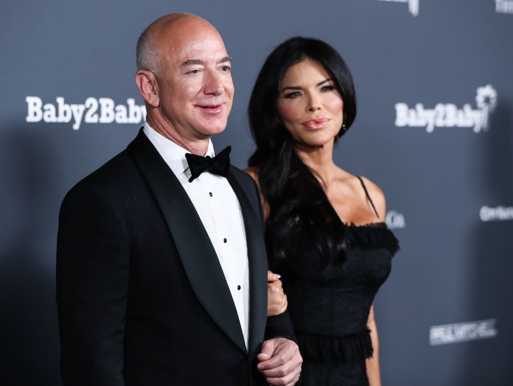 Aroganță de MILIARDAR. Un pod istoric din Rotterdam va fi demontat pentru ca superiahtul lui Jeff Bezos să poată trece
