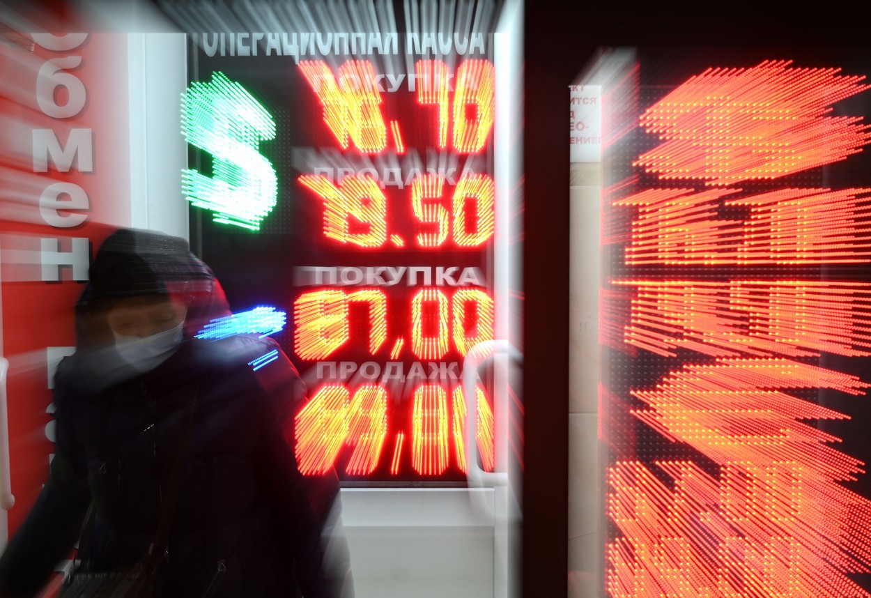 BREAKING Bursa de la Moscova revine la tranzacționare cu prăbușiri de 50%