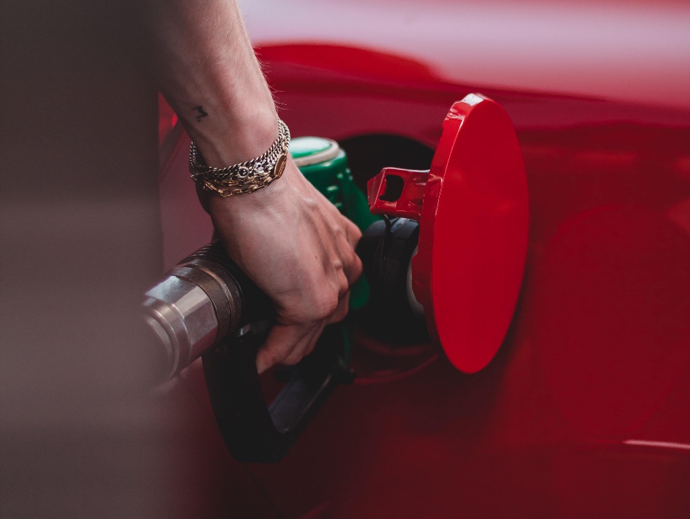 Transportatorii anunță proteste după scumpirea carburanților și a polițelor RCA