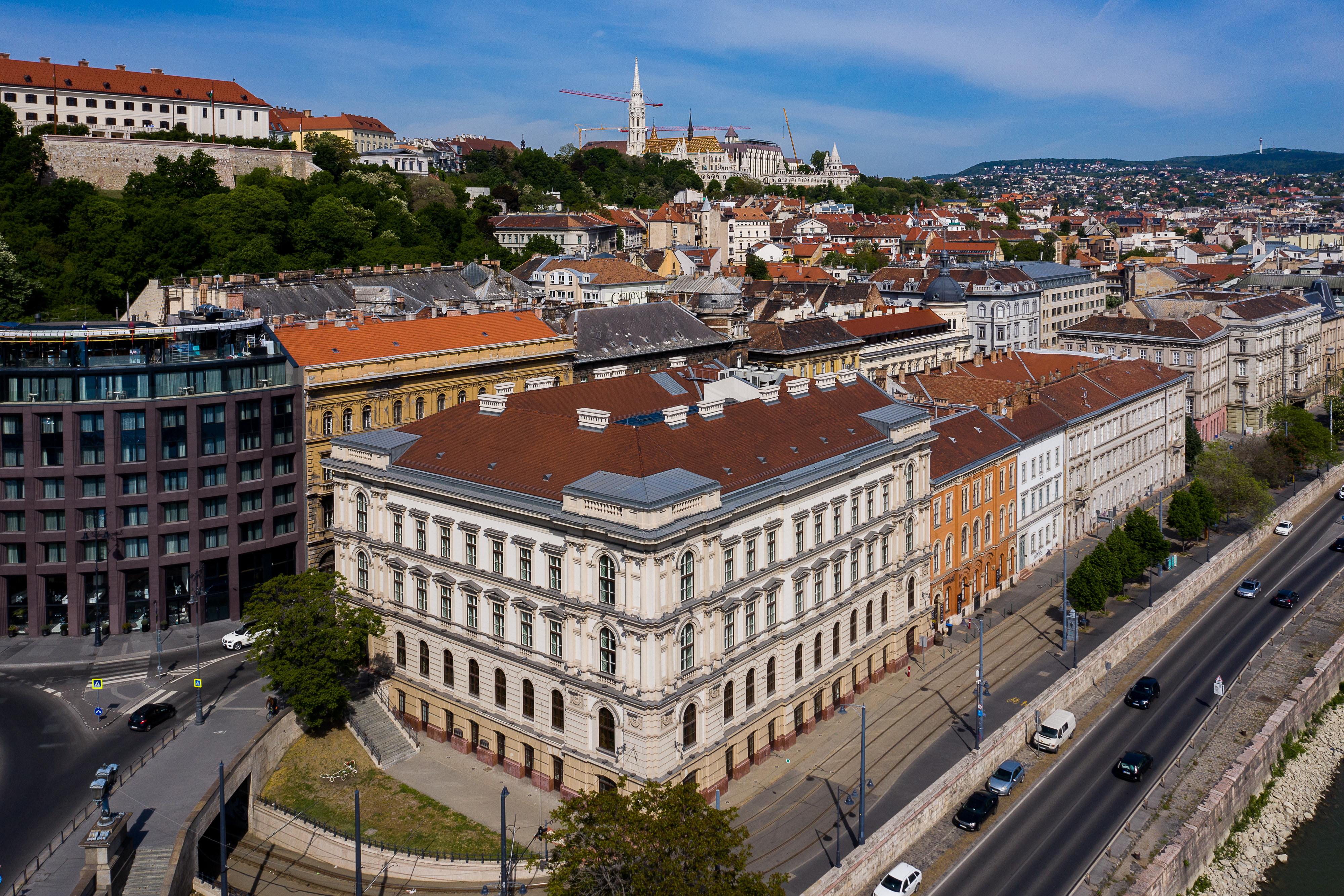 Ungaria ține cu dinții de Banca Internațională de Investiții, considerată banca spion a Rusiei