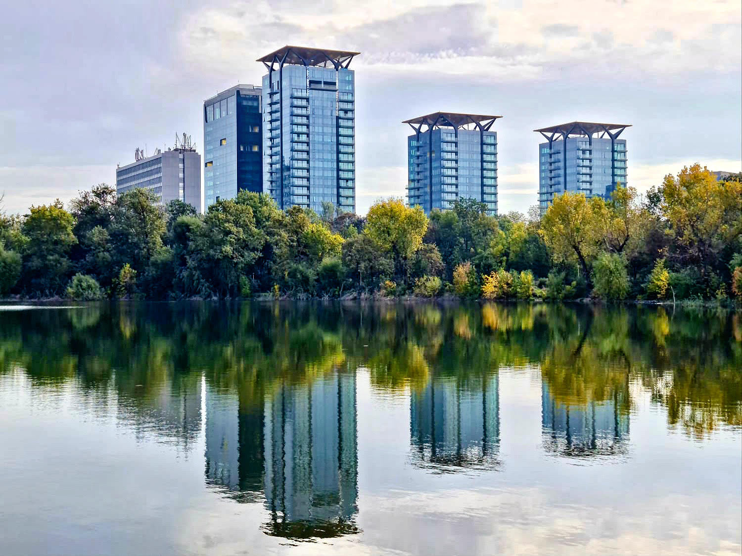 Dezvoltatorul imobiliar One United Properties a  cumpărat de la Auchan România clădirea fostei fabrici Ford din București, un imobil istoric pe care intenționează să îl restaureze în următorii doi ani și să îl trasnforme într-o zonă de retail