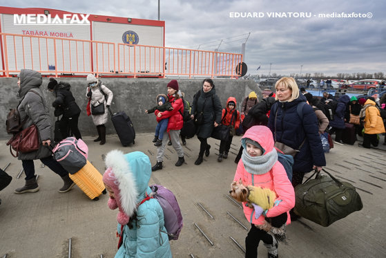 Refugiată: "În fiecare dimineață, când mă trezesc aici și aud avioane, mi-e teamă că războiul poate veni aici, în România" / Integrarea ucrainienilor care decid să rămână în România ar trebui să fie o prioritate a statului