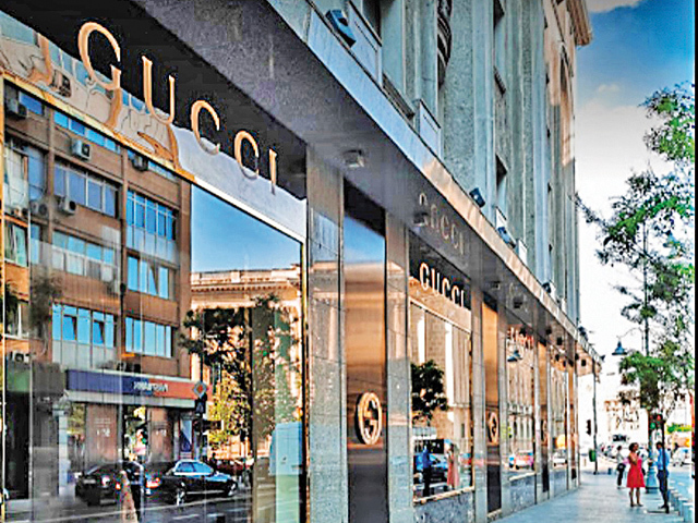 Magazinul Gucci din București a fost închis după ce afacerile au atins un nivel record, aproape 21 milioane de lei în 2021. Buticul era la parterul hotelului Athenee Palace Hilton din București