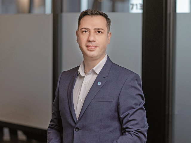 Ce ar însemna pentru piața muncii din România implementarea directivei care cere publicarea salariilor în anunțurile de angajare. Dacă directiva trece de Parlamentul European și de Consiliu și, ulterior, se va aplica și în România, impactul pe piața muncii va fi benefic