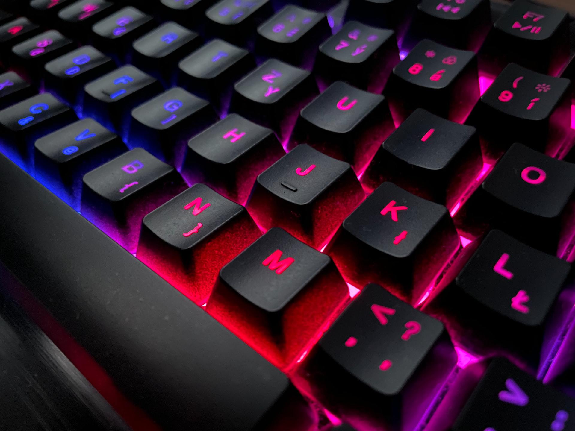 (P) Cum să alegeți tastatura de gaming potrivită