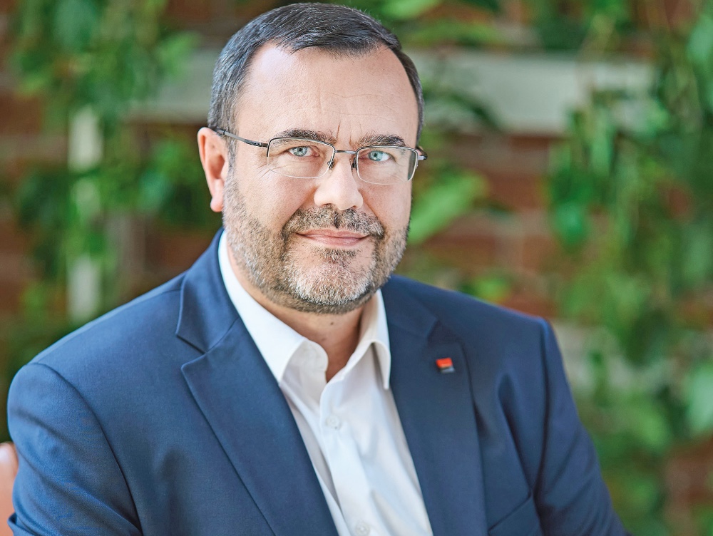 Ce salariu uriaș câștigă șeful BRD în România