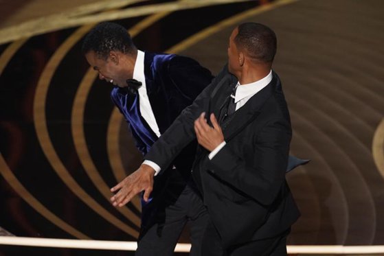 BREAKING NEWS! Decizia istorică luată de Will Smith după ce l-a pălmuit pe Chris Rock la Oscaruri