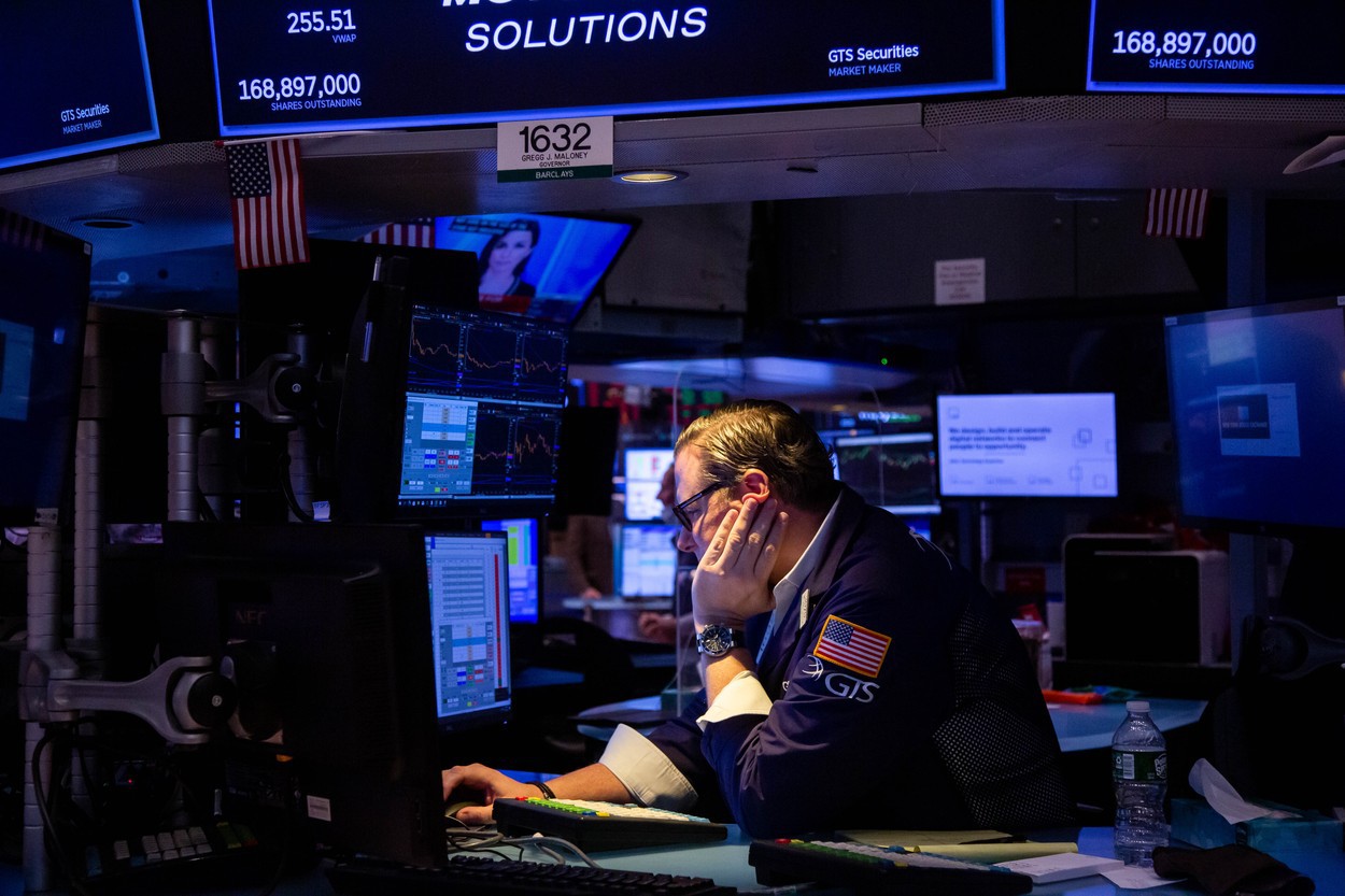 Acțiunile americane deschid pe roșu ultima ședință de tranzacționare din luna aprilie: Amazon scade cu 12,5% din cauza rezultatelor trimestriale. Nasdaq, gata să încheie cea mai slabă lună din martie 2020