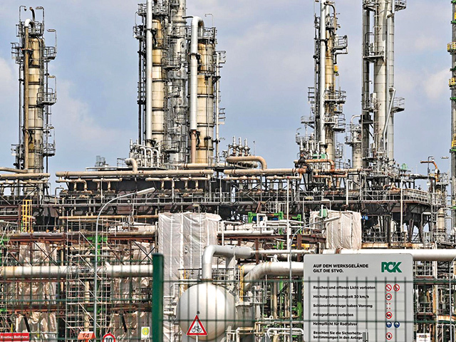 Înșelată și abuzată în aventura de dragoste cu Rusia, Germania fuge acum cât poate de repede de petrolul rusesc, chiar dacă derusificarea sectorului de energie cere sacrificii și durere. De gaze fuge mai greu