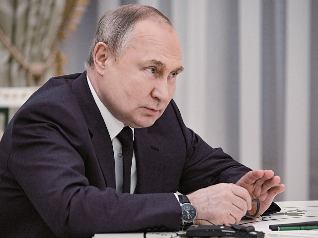 Să părăsești Rusia lui Putin nu e deloc simplu. Companiile străine care încearcă să iasă din Rusia trebuie să ”danseze cu diavolul”