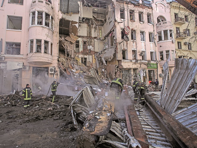Rusia bombardează orașele din estul Ucrainei în încercarea de a încercui forțele ucrainene