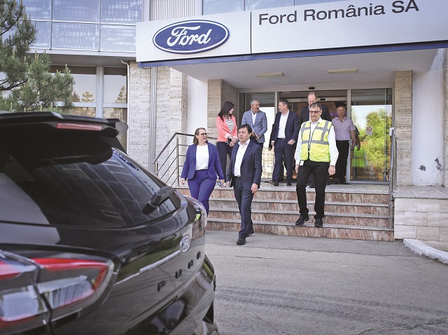 Prima vizită oficială la Ford Craiova după anunțul preluării de către Ford Otosan. „Ne concentrăm eforturile asupra viitorului fabricii din Craiova, care va continua să joace un rol cheie în planurile Ford de a crea un viitor sustenabil complet electric“
