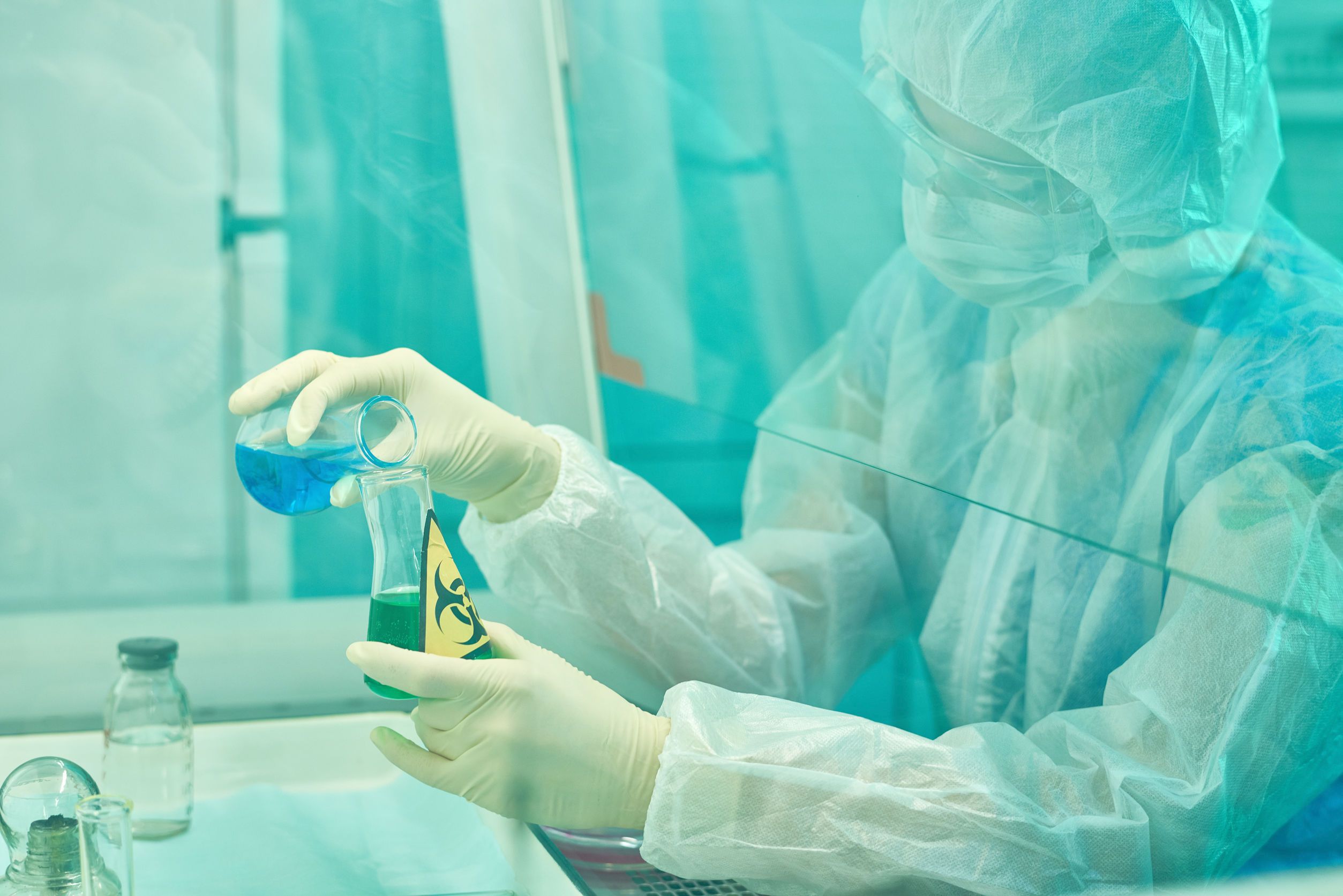 Cazurile de variola maimuței din Marea Britanie au determinat autoritățile să vaccineze antivariolic mai mulți angajați din sănătate și alte persoane care ar fi putut fi expuse infectării