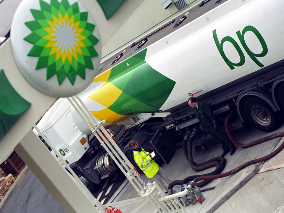 Gigantul petrolier BP primește o lovitură de 25,5 mld. dolari din cauza ieșirii de pe piața rusească, însă crește cu 3% pe bursă datorită evoluției indicelui preferat al companiei