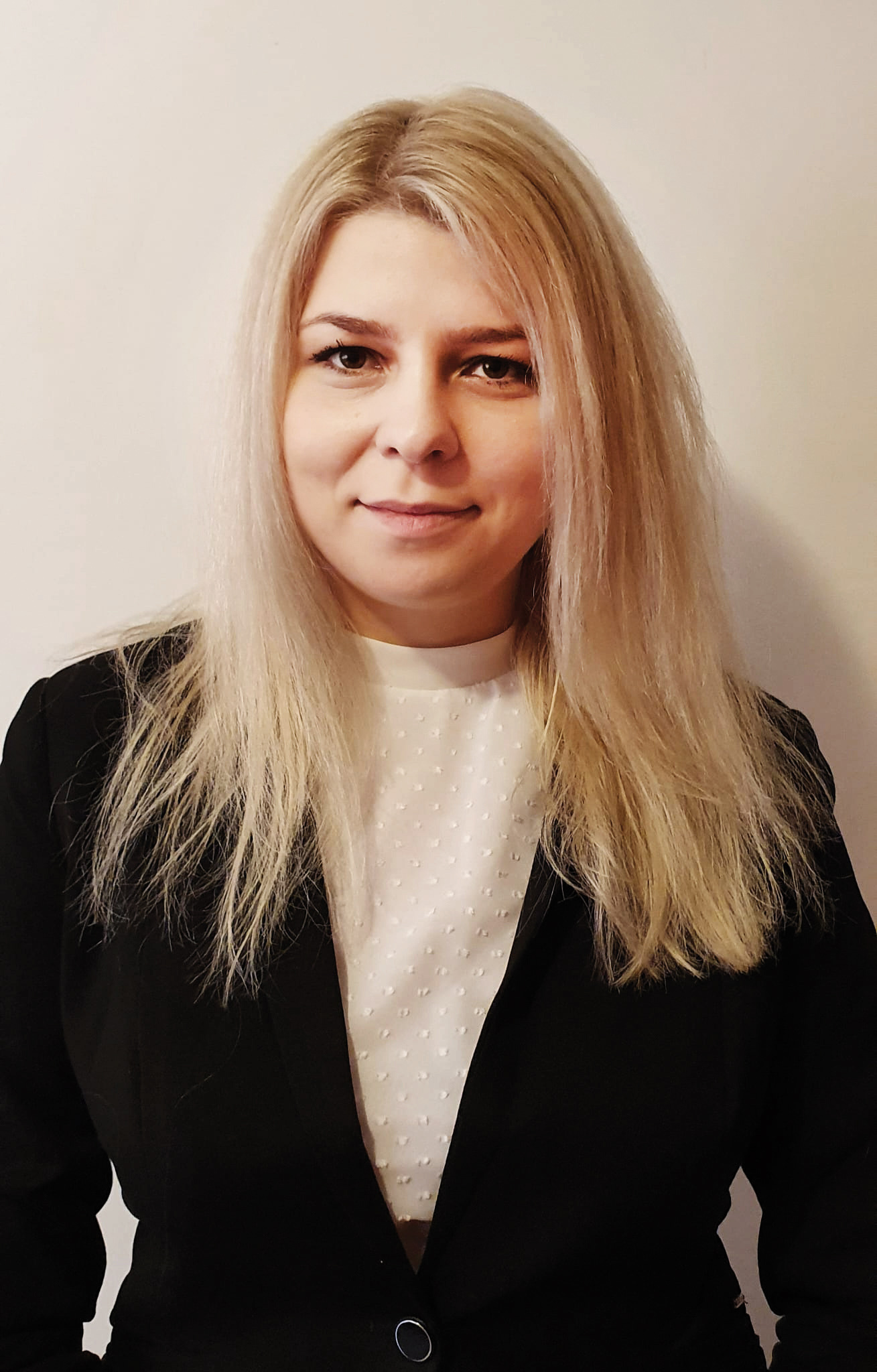 Profil de investitor: De la bani puși deoparte la independență financiară