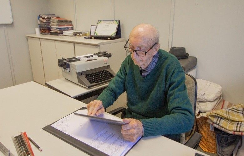 În timp ce tot mai mulți angajați vor să se pensioneze chiar și la 40 de ani, acest om a lucrat timp de 80 de ani pentru aceeași companie și încă mai lucrează. Care este sfatul lui pentru a avea o viață lungă și a fi fericit la locul de muncă