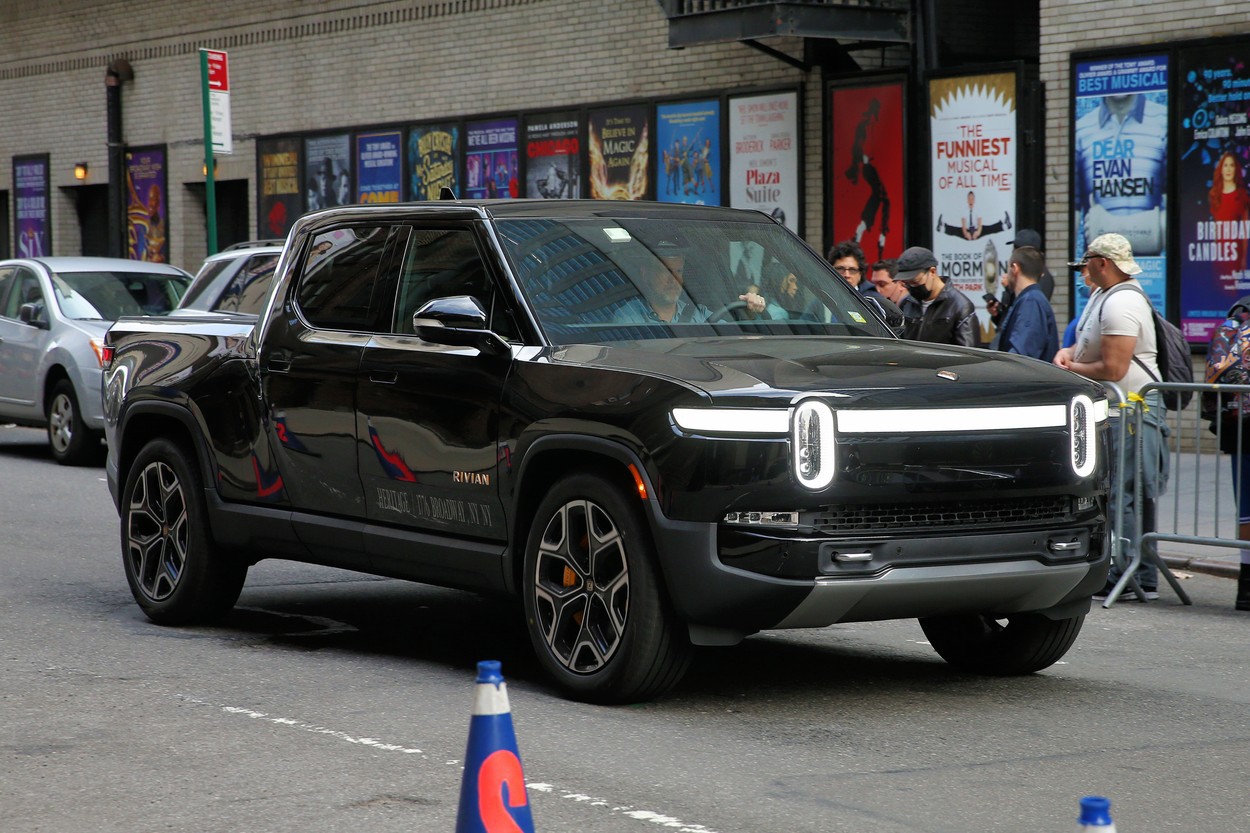Producătorul de mașini electrice Rivian se prăbușește pe bursă: Ford vrea să renunțe la acțiunile deținute companie. Capitalizarea, de la 140 mld. dolari în toamnă la 22 mld. dolari acum