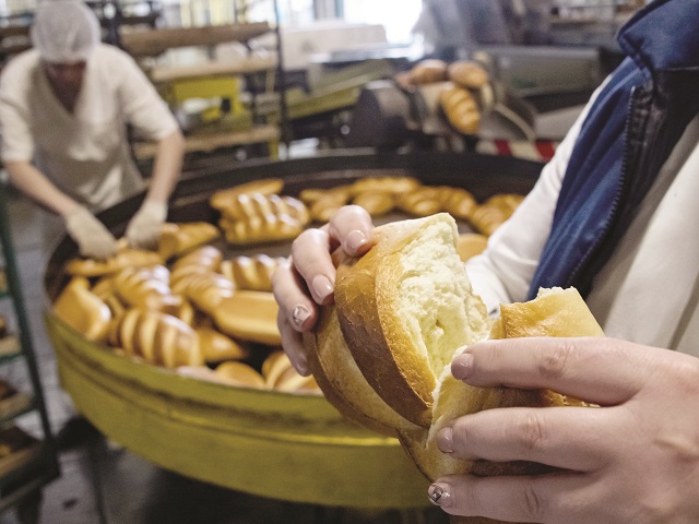 Inflația lovește cu forță în Europa de Est: maghiarii se vaită că au cele mai mari scumpiri ale alimentelor din regiune, iar prețurile în creștere continuă îi gonesc pe polonezi din magazine