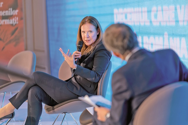 Ce putem face pentru a traversa mai bine noua criză? Cel mai puternic executiv din economie Christina Verchere, OMV Petrom: Avem cel mai amplu plan de investiții privat din energie, 11 mld. euro. Este o nevoie urgentă de diversificare și focus pe tranziția energetică