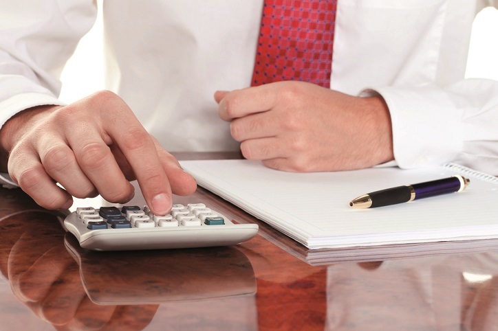 Diferența între banii câștigați de executivi și ai salariați a explodat în 2021: Decalajul mediu a fost de 670 la 1