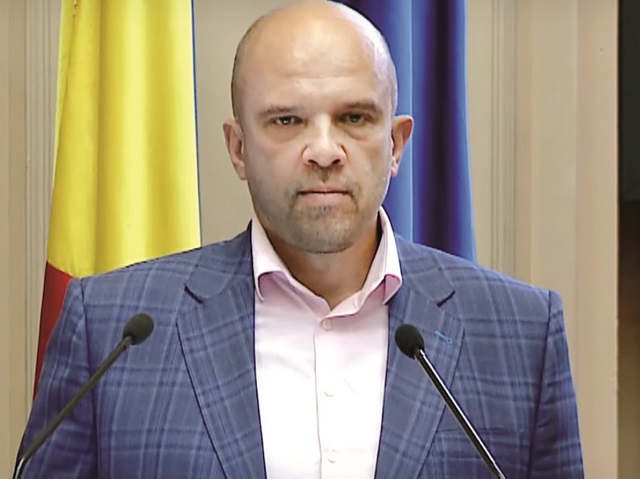 Raport PwC: 19% dintre angajații companiilor din România lucrează doar de acasă și 29% doar la sediu. Angajații care lucrează doar la distanță sunt îngrijorați că nu vor promova, însă cei care lucrează exclusiv la sediu sunt mai nemulțumiți de locul de muncă