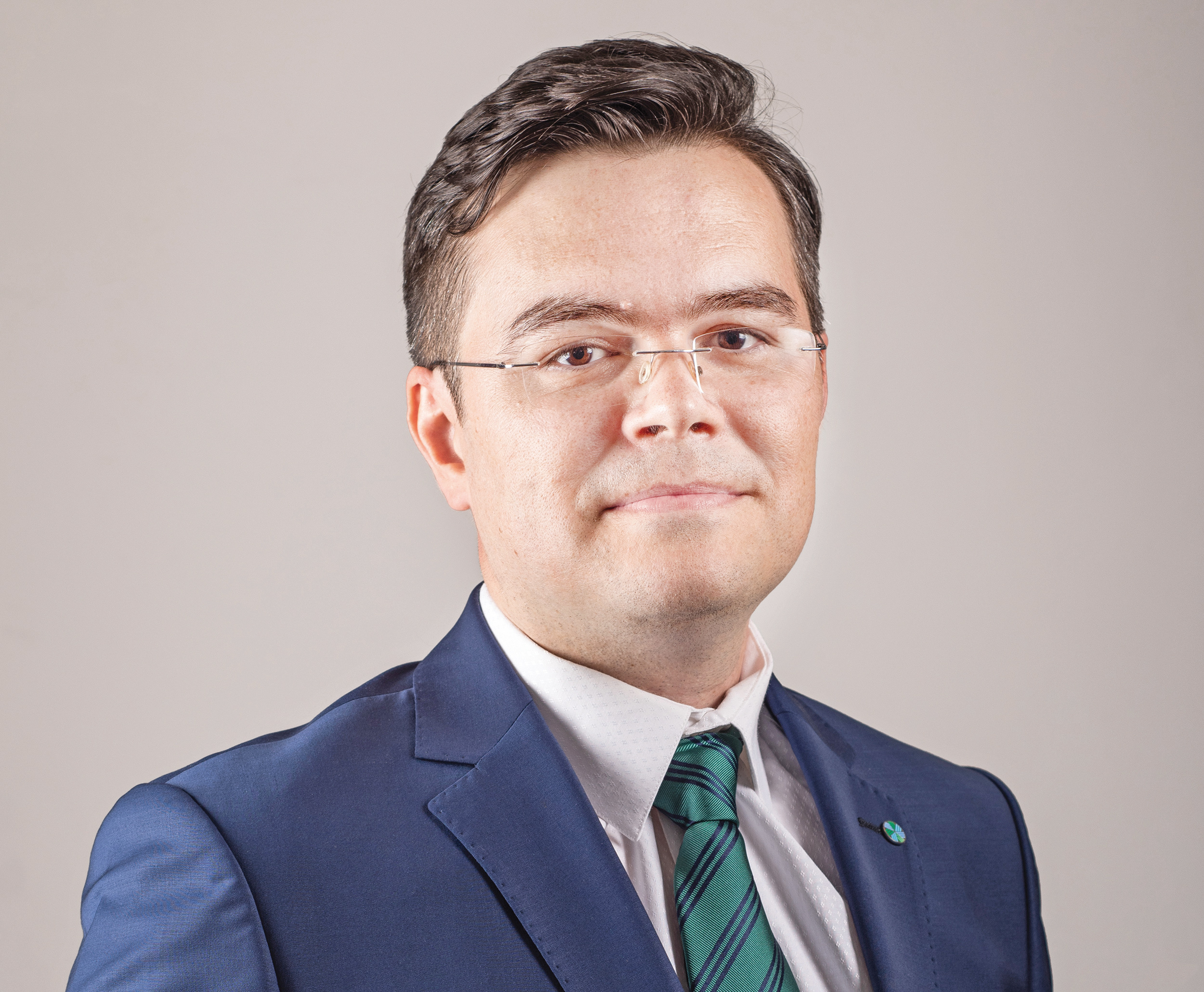 Povestea românului care merge împotriva curentului. El a studiat la Bruxelles, dar nu a rămas acolo și, spre  deosebiere de majoritatea tinerilor care abia așteaptă să plece, el s-a întors în România