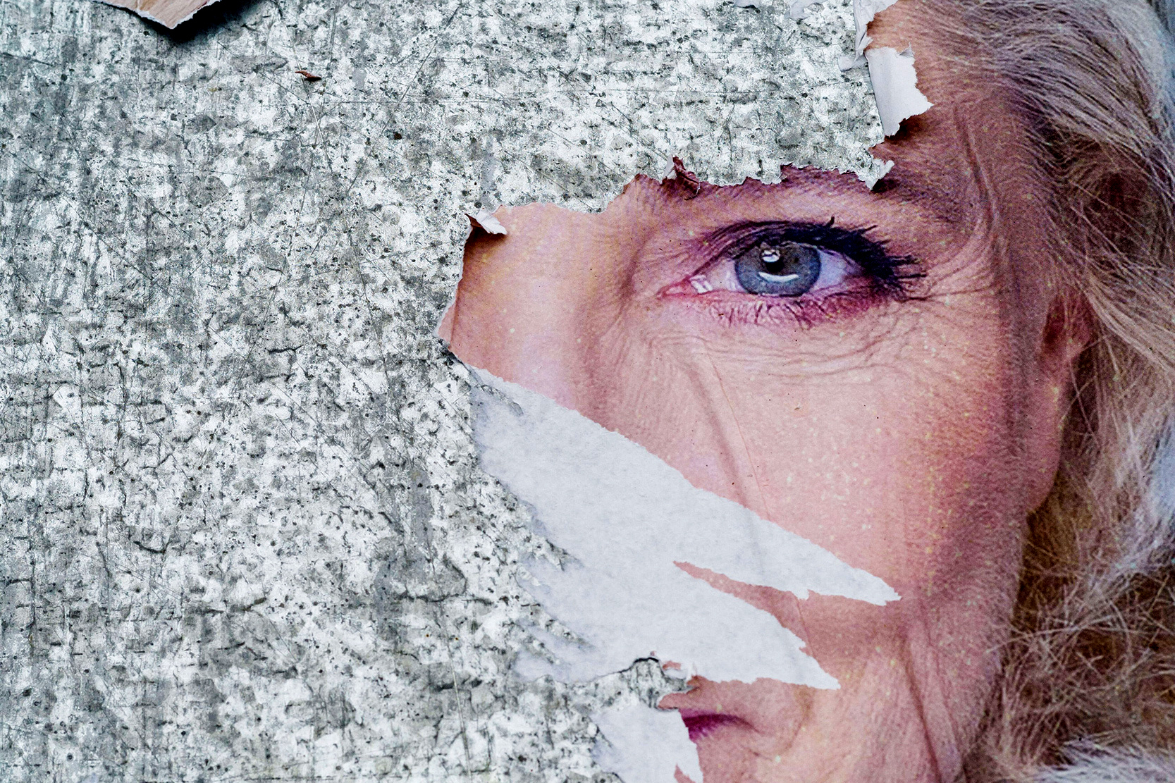 Cine sunt oamenii din spatele unei super-bănci care se construiește în Europa, de unde au venit milioane de euro pentru campania electorală a lui Marine Le Pen