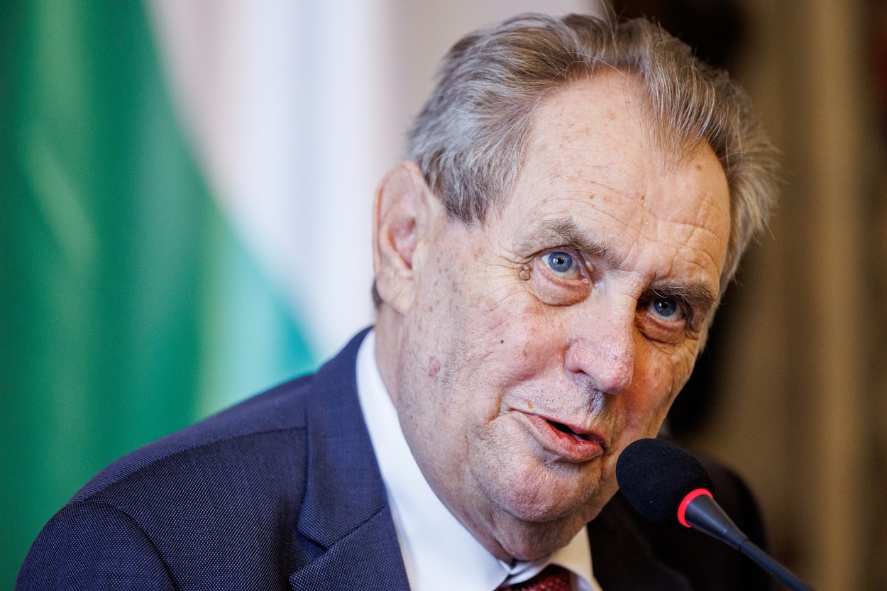 Inflația începe să facă victime: Populistul președinte al Cehiei Milos Zeman a schimbat trei membri din conducerea Băncii Centrale, acuzând că s-a majorat mult prea agresiv rata dobânzii, ceea ce pune în pericol economia. Din iulie va fi și un nou guvernator