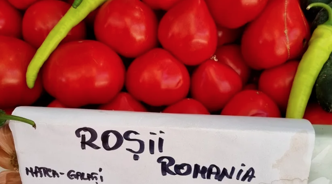 Caz unic în România! Cu câți lei se vinde un kilogram de roșii într-o piață din Buzău