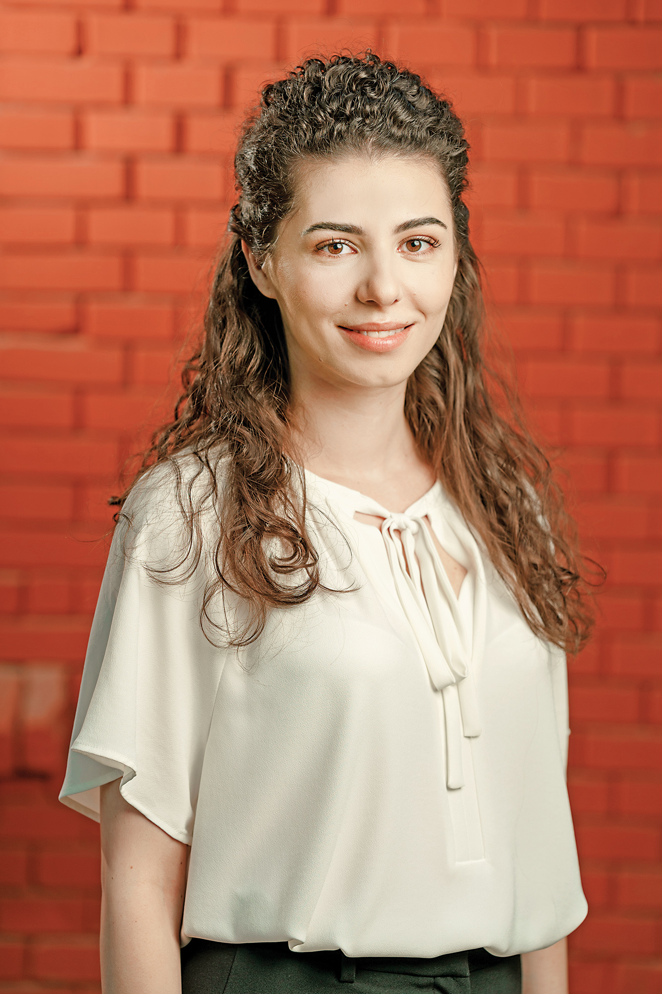 CATALOG 100 TINERI MANAGERI DE TOP - 2022: Oana-Alina Irinoiu, MedLife: „Fiecare dintre noi poate atinge succesul prin acele calități care îl fac performant în mediul în care activează.”