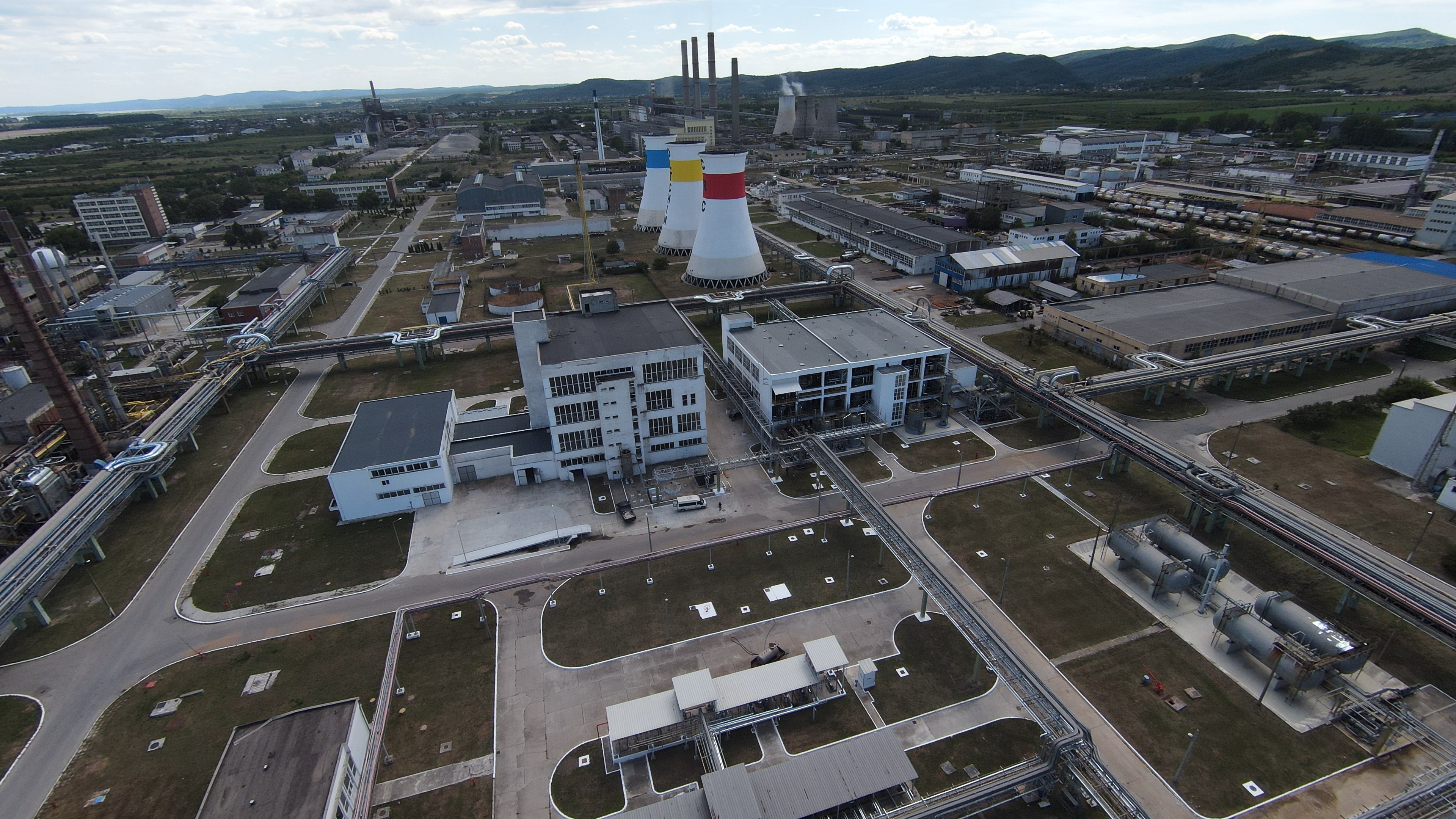 O veste bună pentru industrie: România va ajunge să producă aproape 9% din producția europeană de polioli, după ce Chimcomplex a extins capacitatea de producție din cadrul platformei Oltchim. Valoarea investiției trece de 40 mil. euro