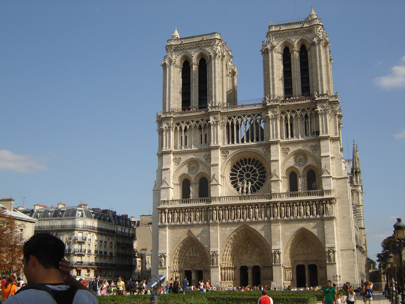 Ministrul francez al Culturii este încrezător că Notre-Dame se va redeschide înainte de Paris 2024