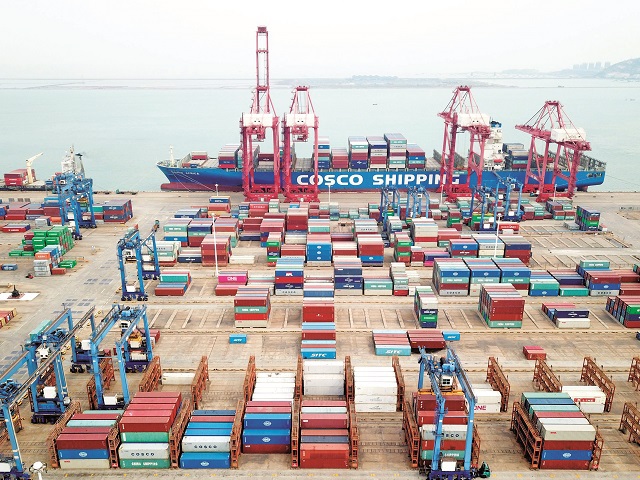 Analiză ZF. O țară care se „hrănește“ cu bunuri „made in China“ sau „made in Germany“. România are doar 26.000 de exportatori și de peste patru ori mai mulți importatori. Una din șapte firme din economie a operat importuri în 2021