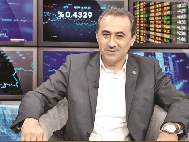 Noua lege a contractelor part-time aduce probleme contabililor angajați la mai multe firme. Robert Șova, CECCAR: Dacă o persoană fără venituri trebuie să plătească contribuții la nivelul salariului minim ca să fie asigurată, atunci și un contabil poate