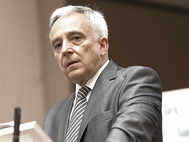 Guvernatorul BNR către românii cu credite, afectați de creșterea dobânzilor: Nu este deloc ușor să plătești sume mai mari, dar mesajul nostru de un an și ceva este că perioada dobânzilor mici a trecut. Nu are rost să mai vindem iluzii. Acestea vor fi dobânzile relativ normale, cu mențiunea că indicele ROBOR a cam sărit calul