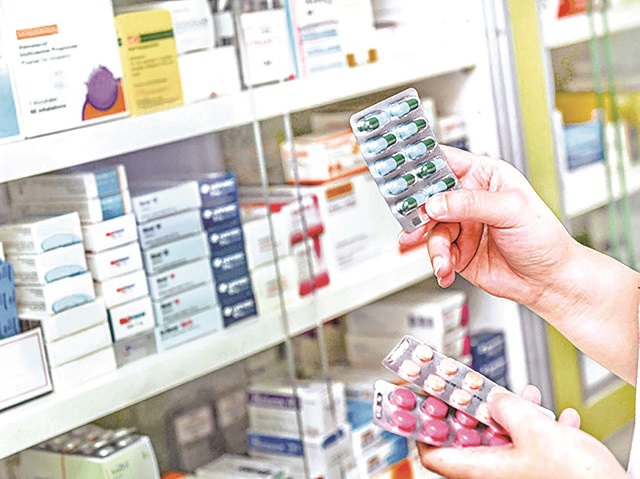 Ce medicamente au cumpărat românii în ultimele 12 luni? Produsele pentru sistemele digestiv, cardiovascular și nervos ocupă 60% din consumul total