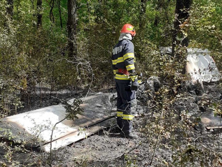 Avionul prăbușit în Giurgiu nu avea plan de zbor. Cele două persoane din avion au murit