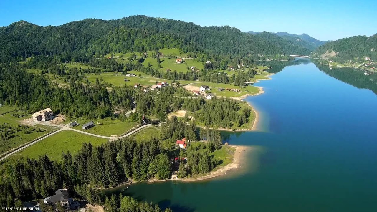 Pilotul avionului ușor prăbușit în lacul Colibița a murit