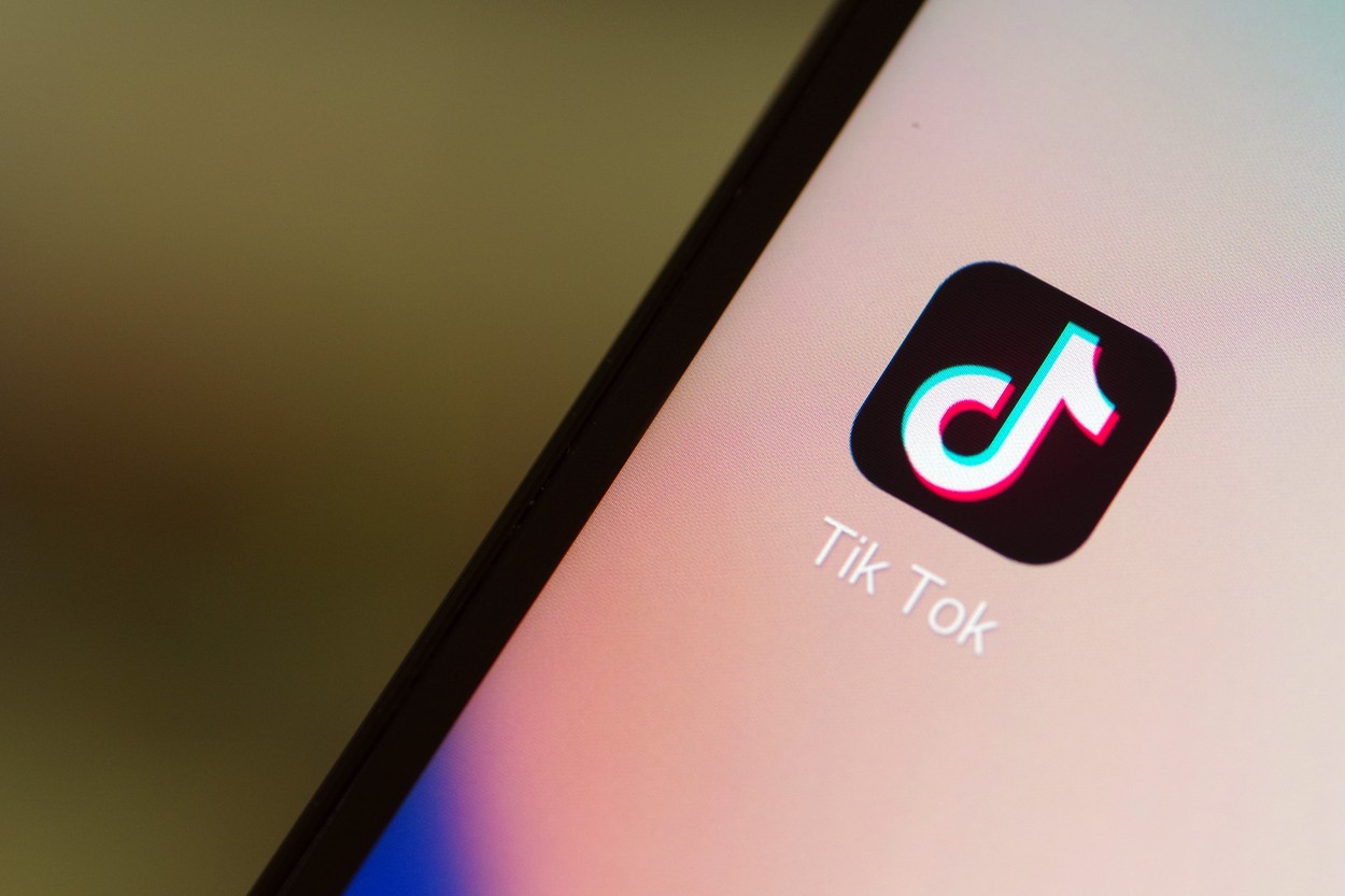Cei mai buni analiști de pe Wall Street compară TikTok-ul cu dependența de narcotice, spunând că dominația tot mai mare a videoclipurilor de scurtă durată poate „distruge” internetul