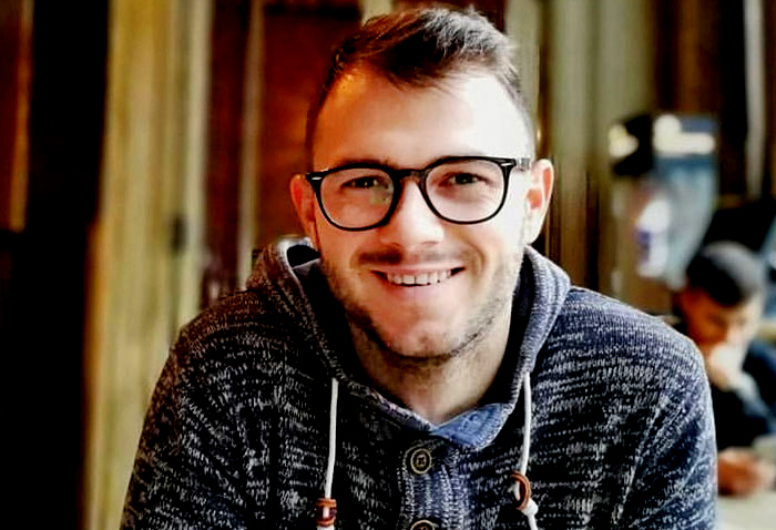 Povestea românului care a învins orice i-a aruncat viața în cale. A ajuns de la face curățenie la poștă, la a-și deschide o afacere proprie după mai multe încercări