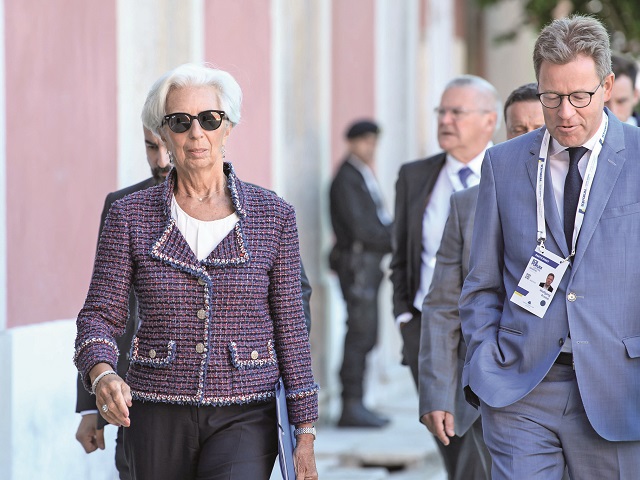 După ce a lăsat inflația să zburde liber și să crească mai bine de un an, BCE încearcă să-i pună piedică prin cea mai mare creștere de dobânzi din istorie. A decis astfel că scumpirile sunt mai periculoase decât recesiunea