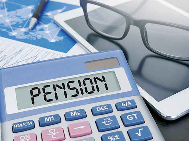 De ce sunt pensiile mici în România? Salariul mediu, indicator folosit la calculul pensiei, este cu 1.400 de lei mai mic la Casa de Pensii decât la Institutul Național de Statistică