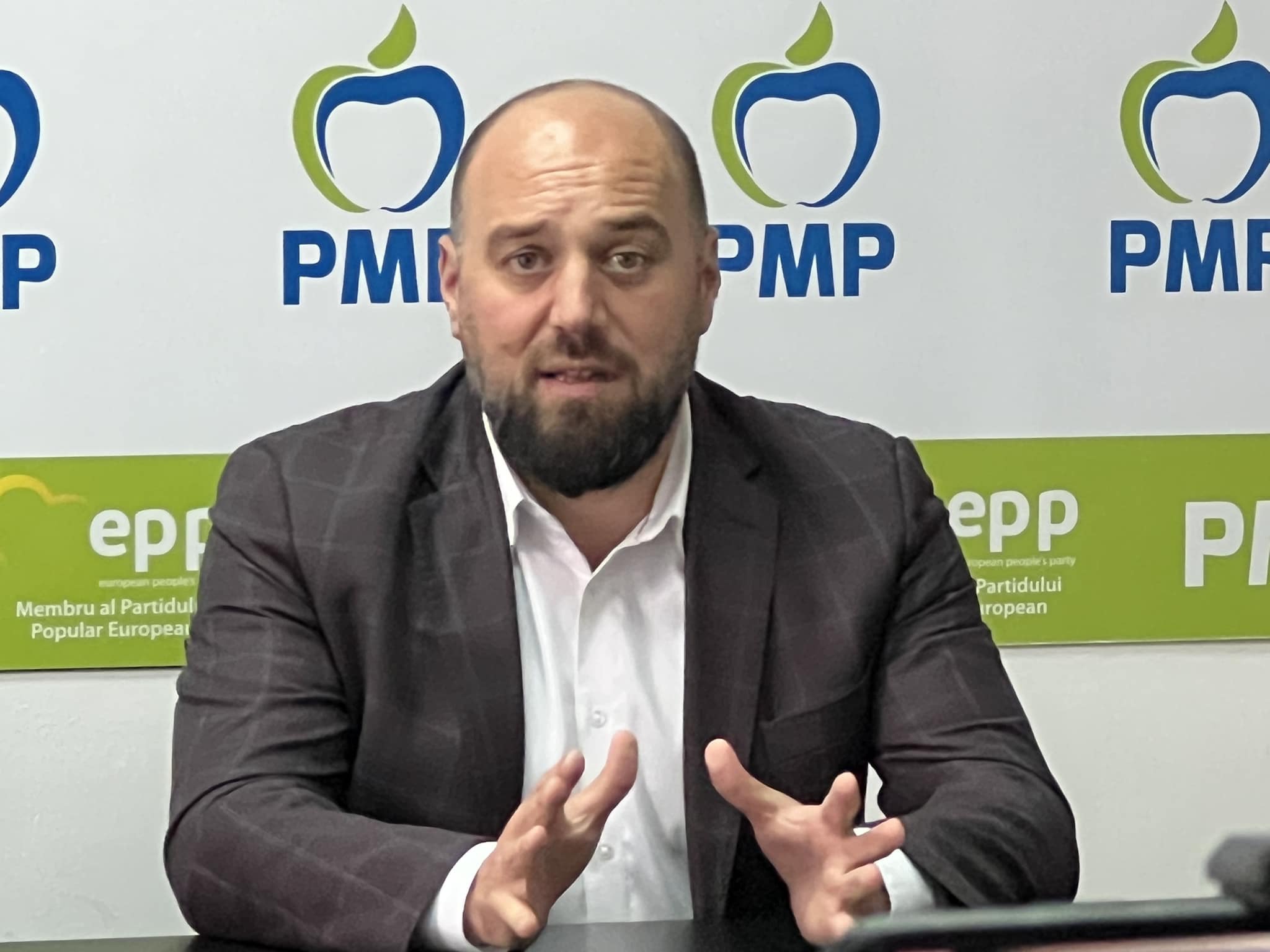 Simionca: Pentru majorarea pensiilor, PSD și PNL se ceartă public de câteva luni, dar pentru majorarea indemnizațiilor demnitarilor, consensul a fost instant și unanim