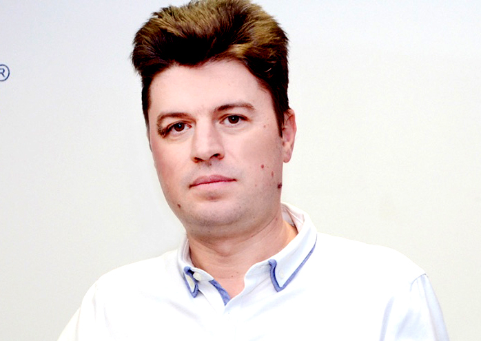 De la biserică, la conducerea unei afaceri de peste 100 de milioane de lei. Povestea unui preot care a înființat o afacere încă din școală