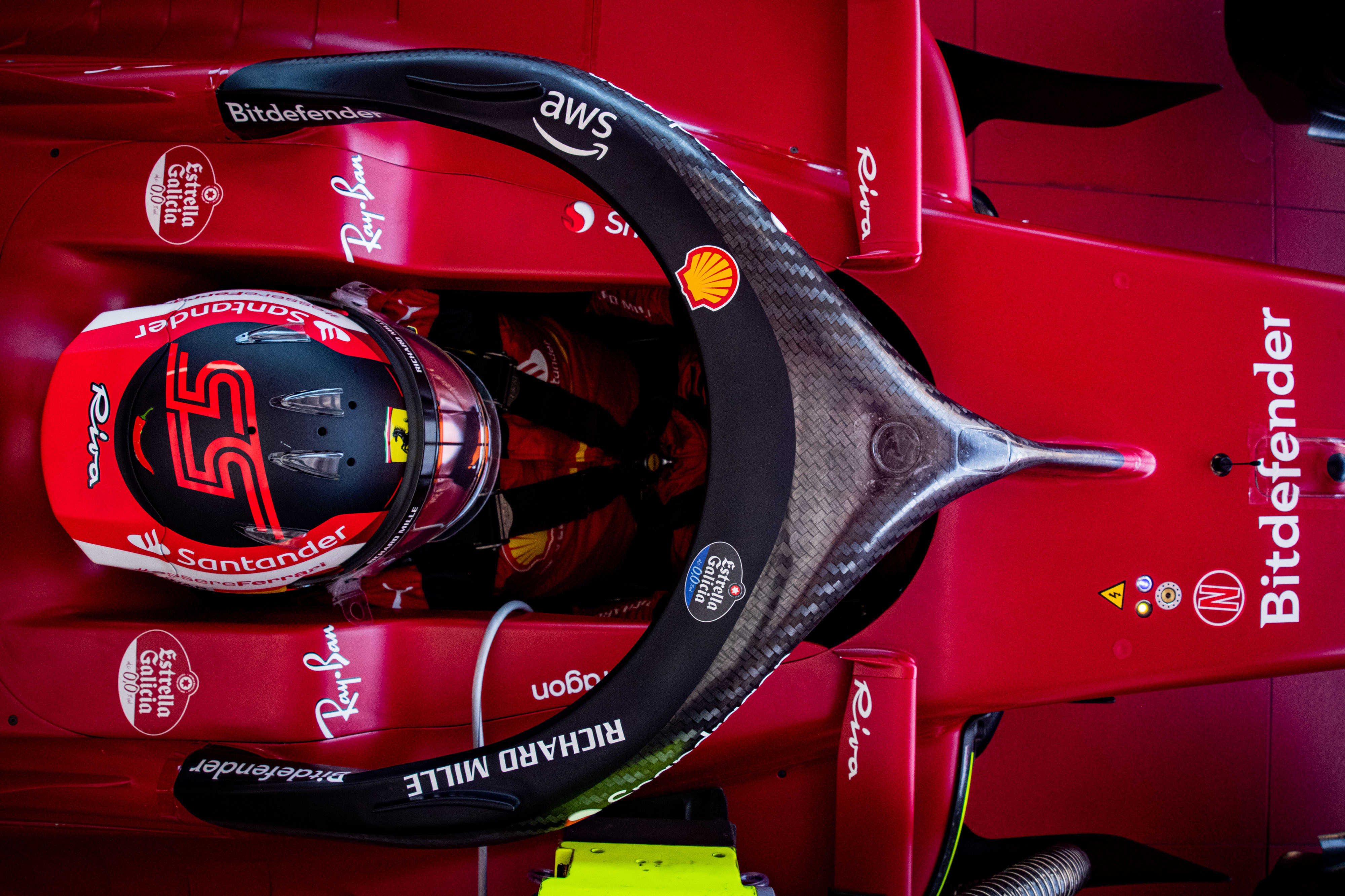 Bitdefender accelerează în cursa pentru vizibilitate internațională și devine prima companie românească ce ajunge la Formula 1. Florin Talpeș, fondator și CEO al companiei: „Parteneriatul cu Scuderia Ferrari, cea mai emblematică echipă de Formula 1, se potrivește în mod natural pentru Bitdefender”