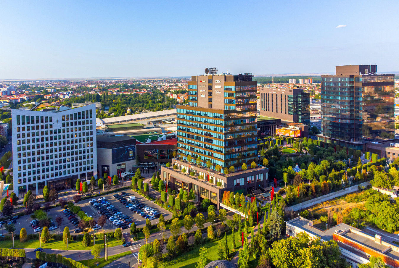 Finanțare record: În plină criză, grupul Iulius, deținut de Iulian Dascălu, și fondul sud-african de investiții Atterbury Europe atrag cel mai mare credit acordat în România în real estate