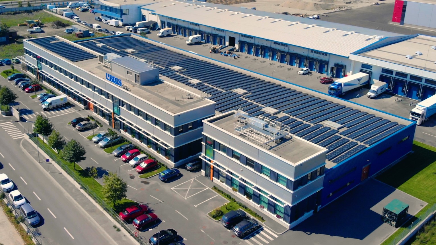 Libris anunță o investiție de 300.000 de euro în panouri fotovoltaice, în urma căreia devine independentă energetic