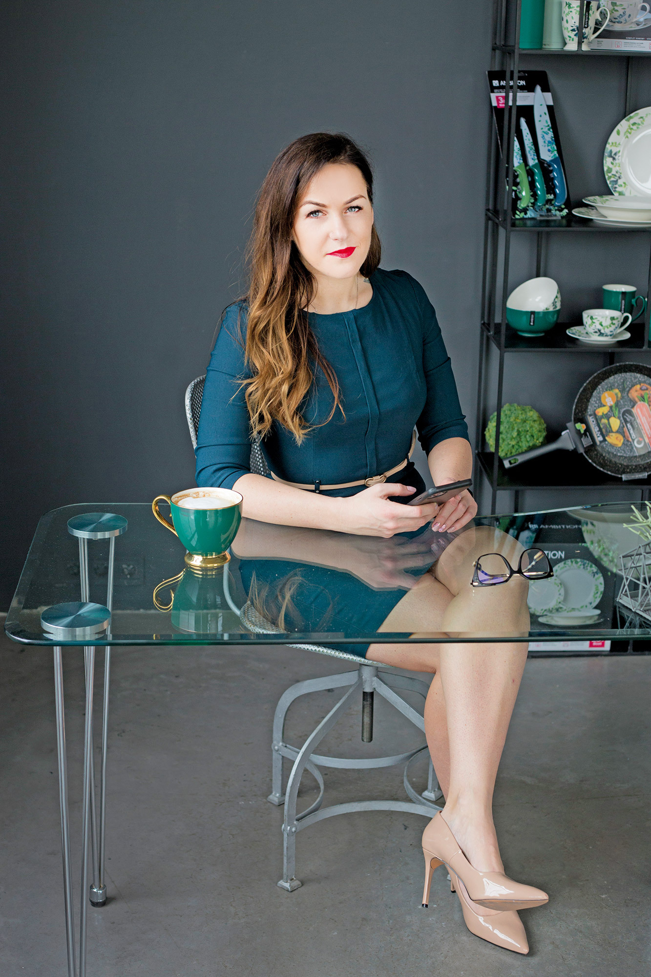 100 CELE MAI PUTERNICE FEMEI DIN BUSINESS. Melinda Mónika Halmágyi, Dajar Home & Garden: Mentalitatea mea ca manager a fost condusă de crezul că pot învăța ceva nou de la fiecare persoană cu care interacționez. Mai mult, proiectele în care se întâlnesc personalități opuse pot aduce cele mai creative idei și soluții