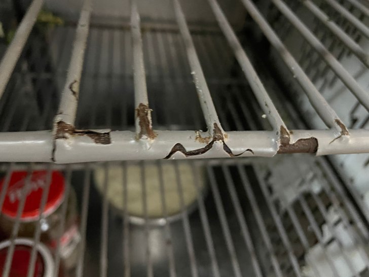Restaurant din Sectorul 5, închis de ANPC: mizerie, ustensile vechi, ruginite și produse stricate