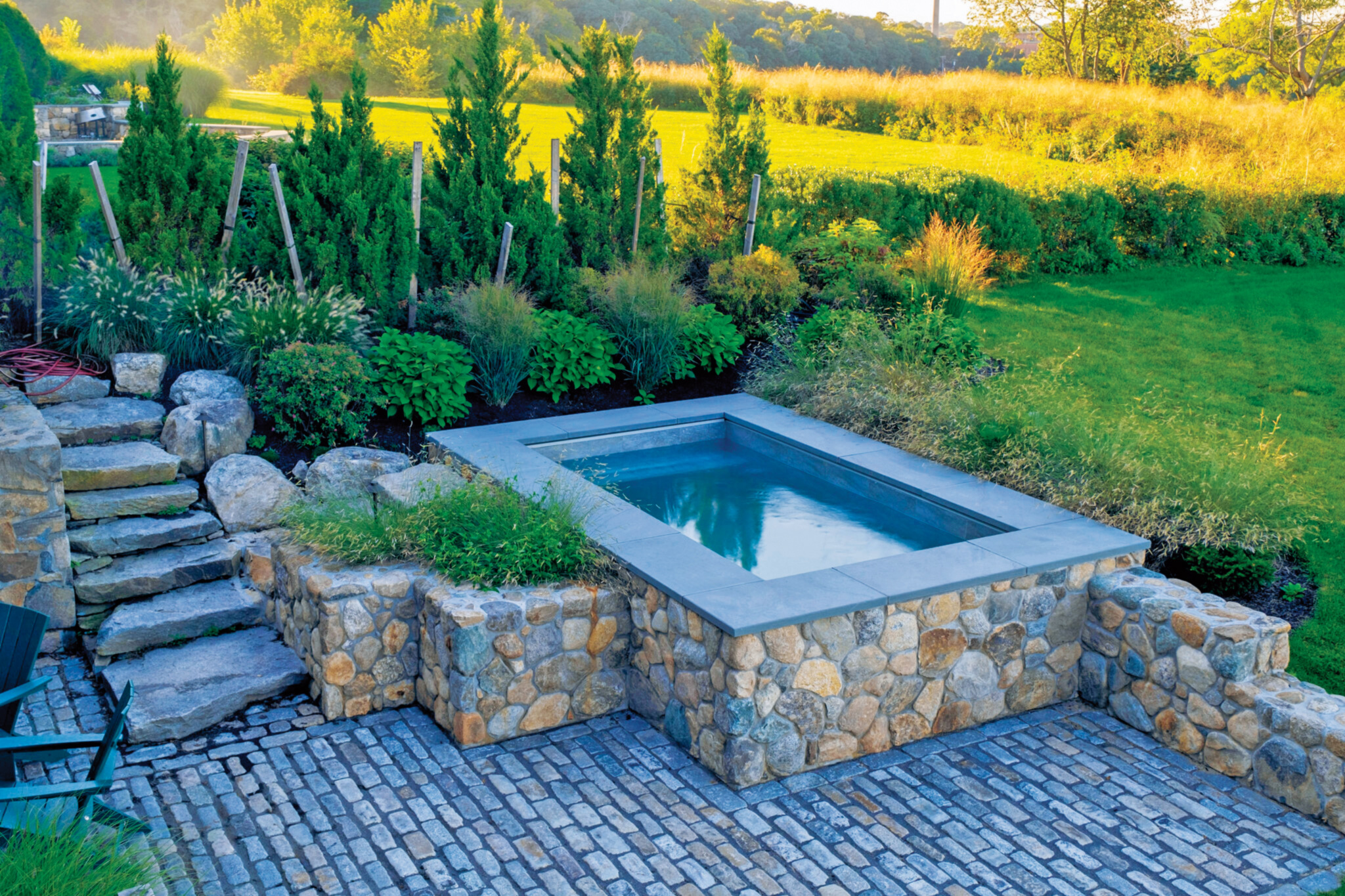 Piscina intră la apă